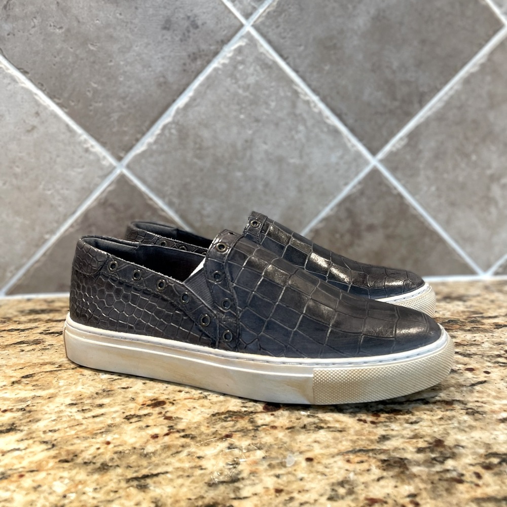 Chocolat Blu Neve Grey Embossed Leather Croco Size 37 Never Worn Model